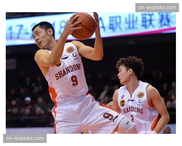 退役边缘？39岁老将坎迪斯·杜普里坚持个人训练，尚未宣布去留决定